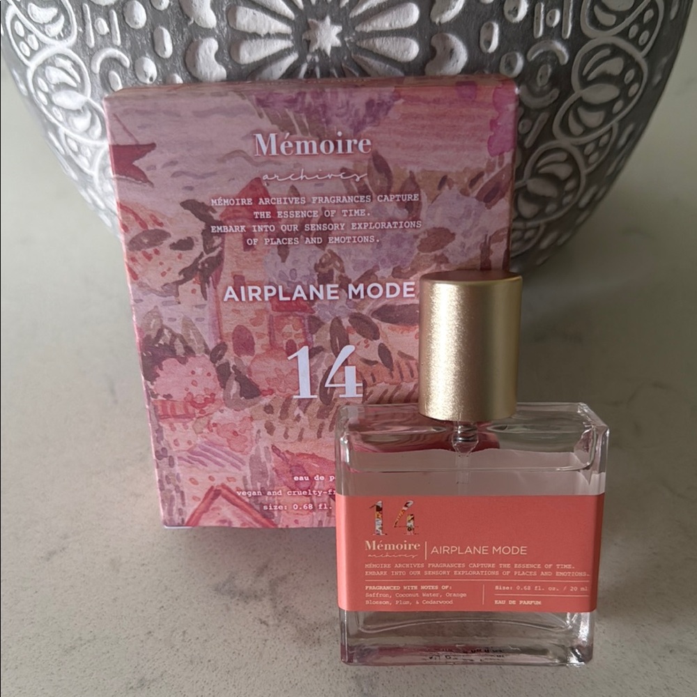 NIB Memoire Airplane Mode Eau De Parfum Spray  - .68 fl. oz./20 ml